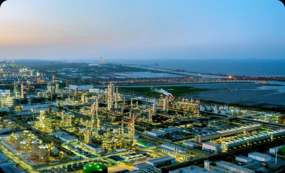 尊龙凯时“三位一体”AI巡检天团落地镇海炼化“巨无霸”罐区