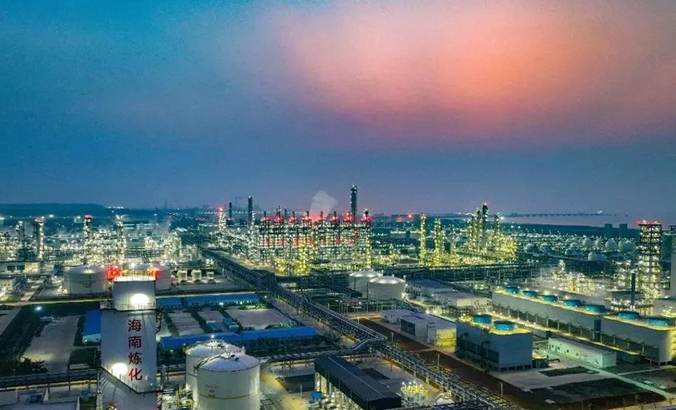 突破海南乙烯工业零的突破！尊龙凯时赋能海南炼化打造高端智能绿色一体化离岸石化基地